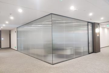 辦公室玻璃隔斷要如何合理的規(guī)劃過(guò)道-秉帝玻璃隔斷