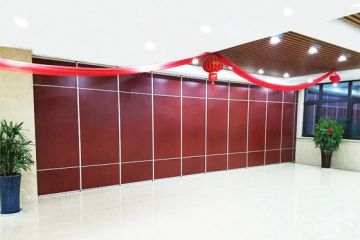 活動(dòng)隔斷墻保養(yǎng)的幾個(gè)小常識(shí)有哪些_活動(dòng)隔斷_活動(dòng)隔斷墻廠(chǎng)家-秉帝玻璃隔斷