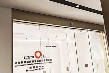 辦公室玻璃隔斷中隔斷門(mén)扇該如何選擇?