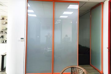 高檔辦公室玻璃隔斷-電動(dòng)調(diào)光霧化玻璃隔斷