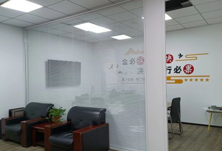 108款電動(dòng)雙玻璃內(nèi)置百葉隔斷-智能電動(dòng)百葉玻璃隔斷