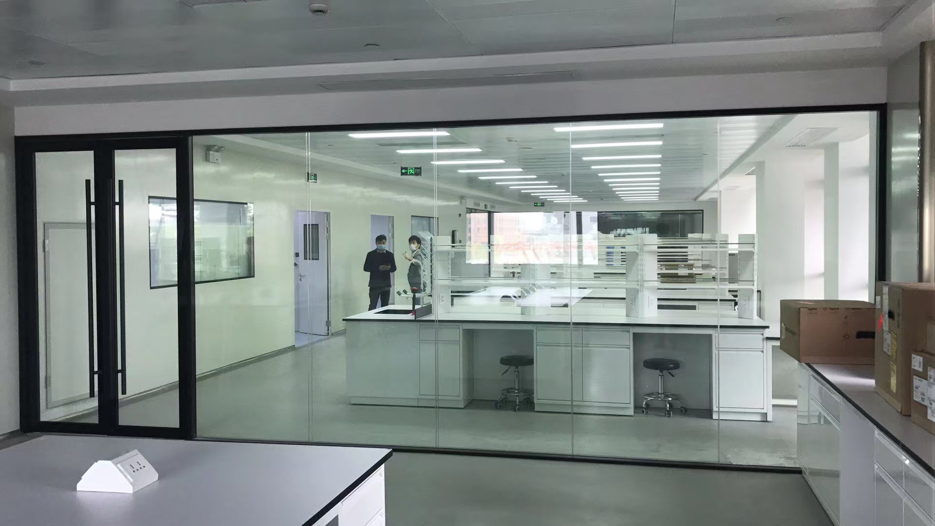 辦公室玻璃隔斷.jpg