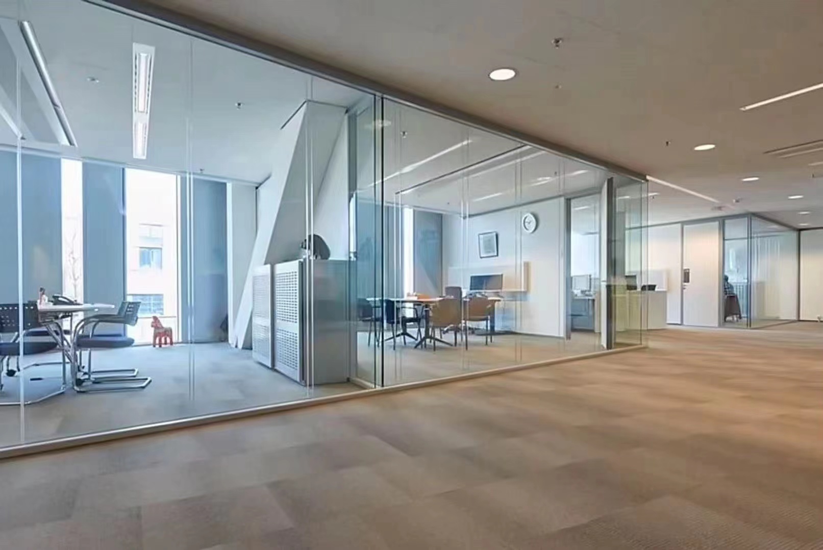 上海辦公室玻璃隔斷廠家.jpg
